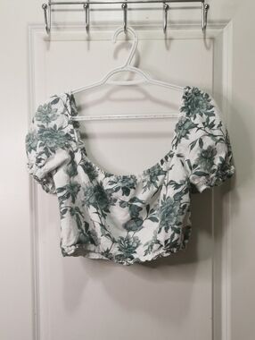 Abercrombie & Fitch White Crop Top with Green Floral Print